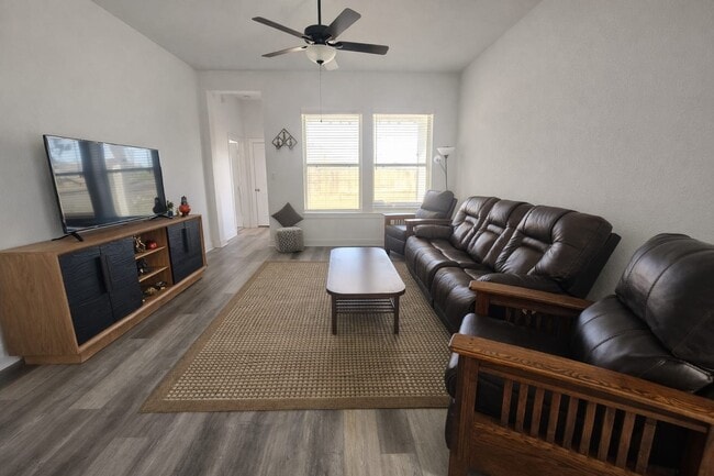 Foto del edificio - 10810 Burgess Pk Ct