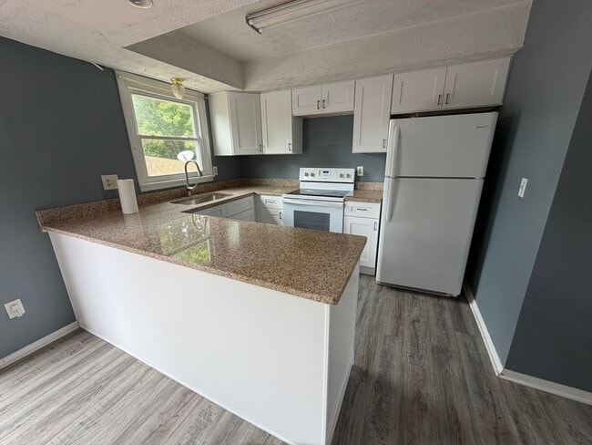Building Photo - 2 Bedroom, 1.5 Bath Condo in Centerville School District!