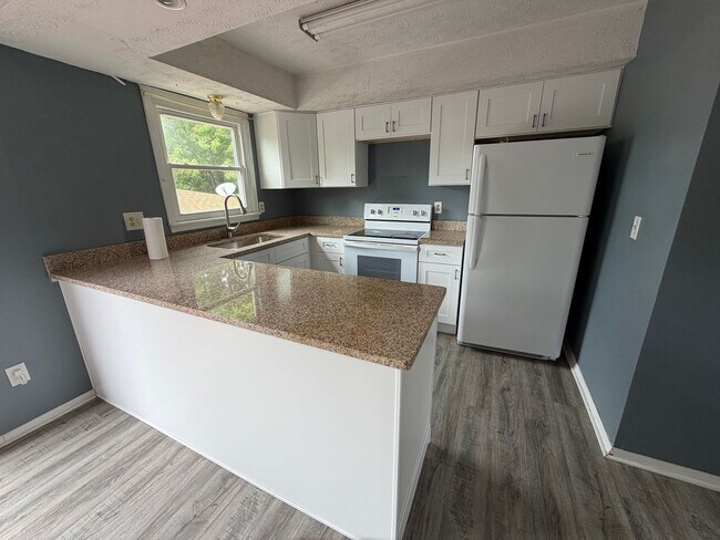 Foto del edificio - 7742 Brams Hill Dr