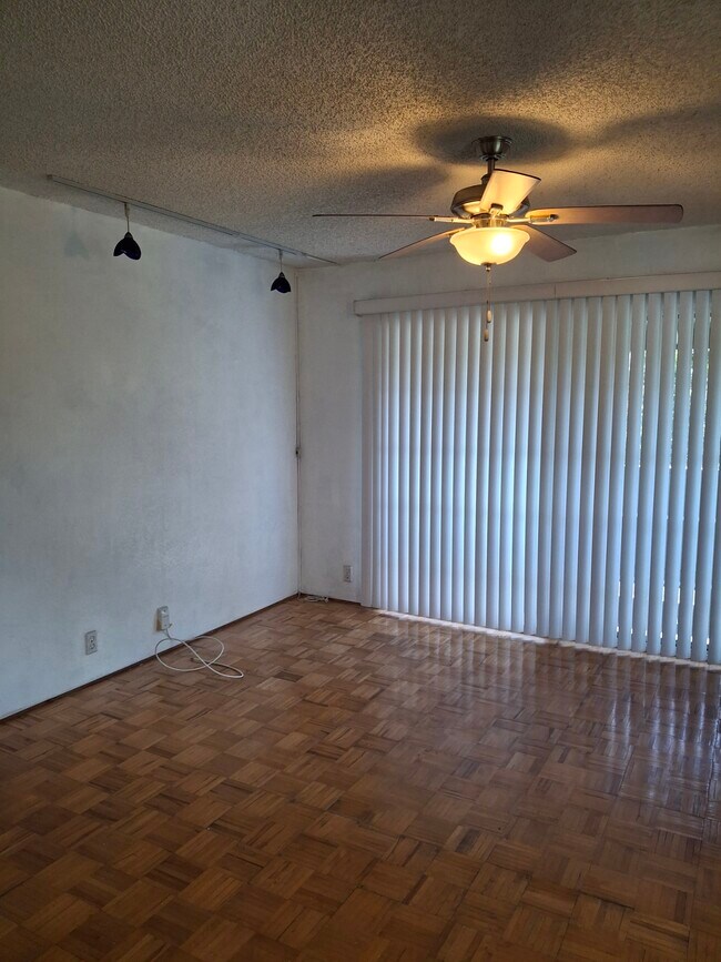 Sala de estar - 271 Mananai Pl