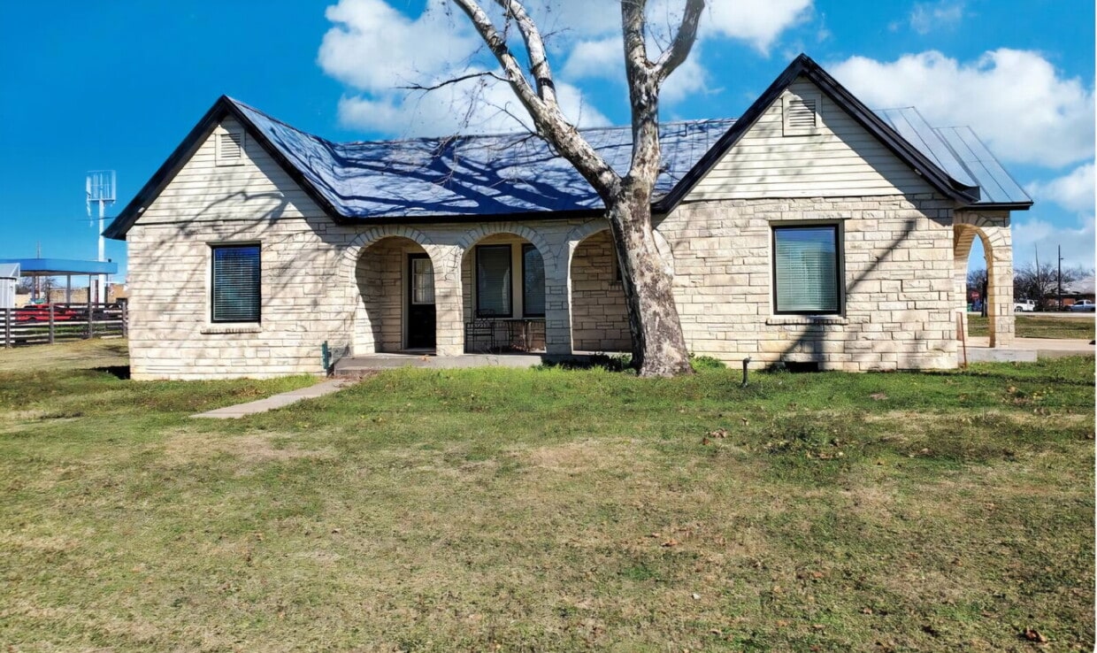 Primary Photo - "Charming 2-Bedroom Home with Guest Suite ...