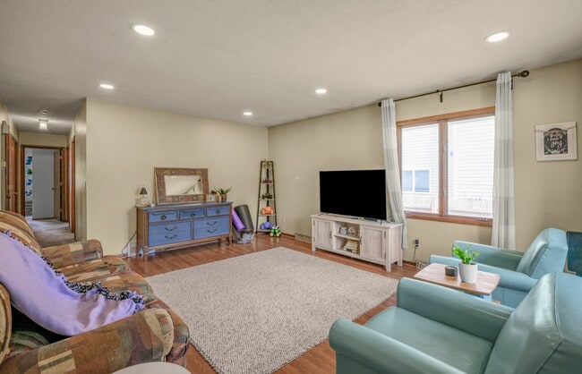 Foto del edificio - 2715 Kirkwood Ln N