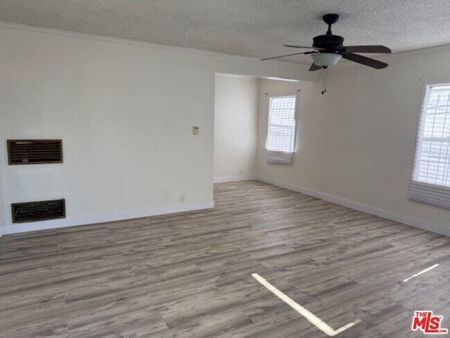 Foto del edificio - 3726 W 112th St