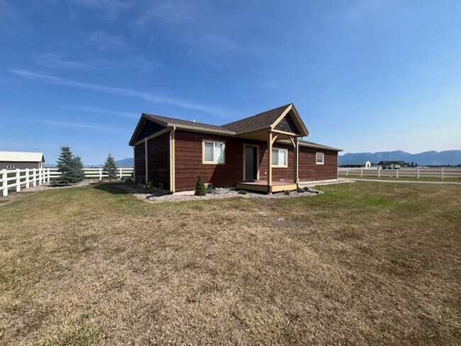 Building Photo - Charming Kalispell Home