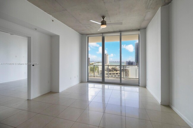 Foto del edificio - 3470 E Coast Ave