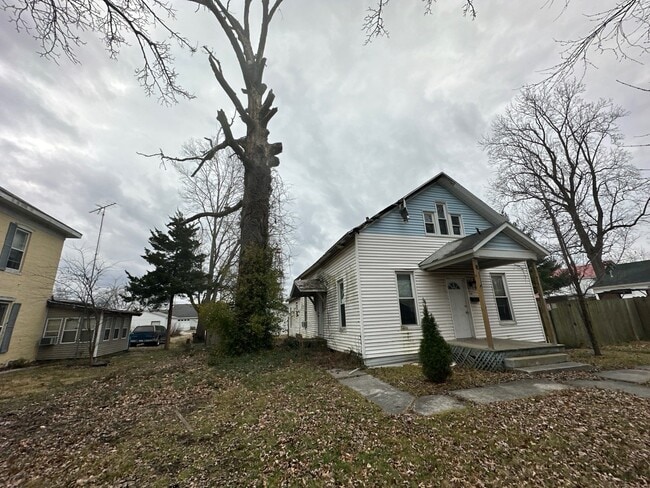 Building Photo - 227 N Hickory St