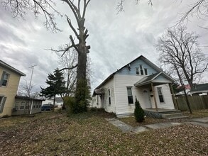 Building Photo - 227 N Hickory St