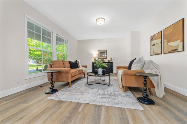 Foto del edificio - 2 Oak Point Ct