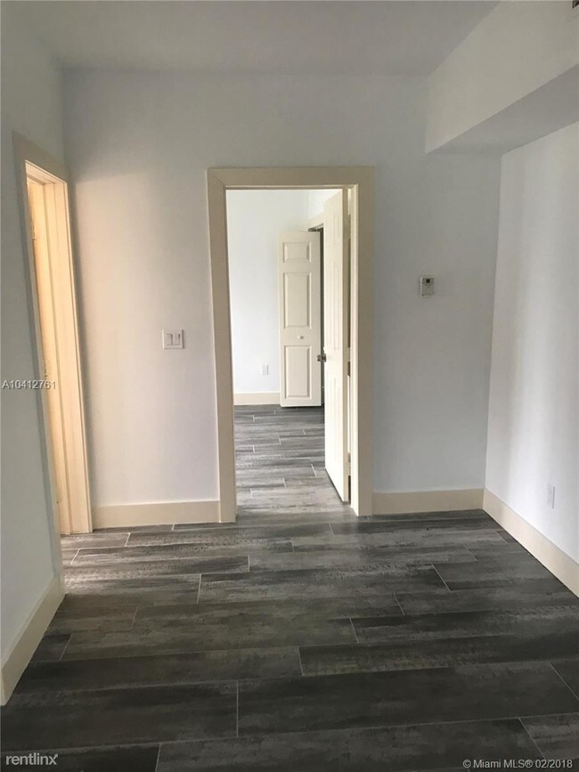 Foto del edificio - 2500 NE 192nd St