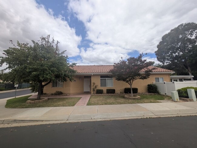 Foto del edificio - Spacious 3 Bedroom, 2 Bath located in Treasures of Caste Creek Community!