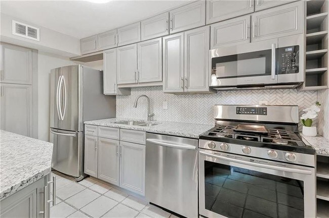 Building Photo - 115 Biscayne Dr NW