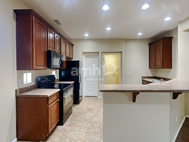 Building Photo - 14952 N 137th Lane