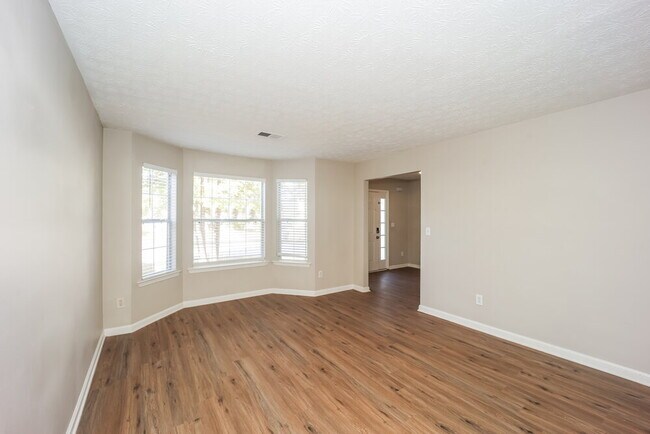 Building Photo - 275 Vaness Dr