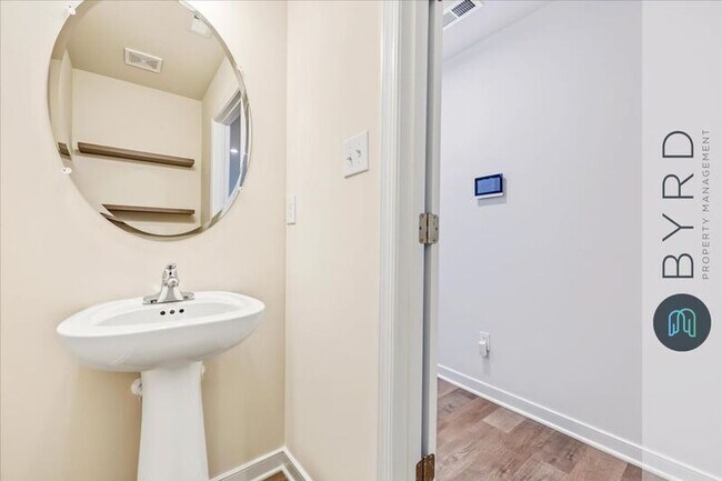 Foto del edificio - 3380 Dewsberry Ln