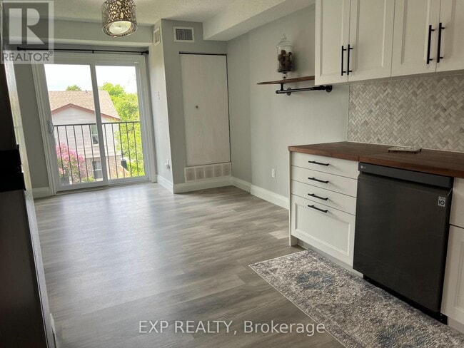 Building Photo - 454-454 Janefield Ave