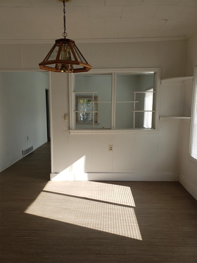 Building Photo - 3423 Maple St