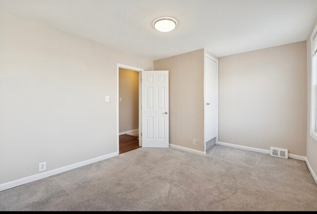 Foto del edificio - 3343 Ravenwood Ave