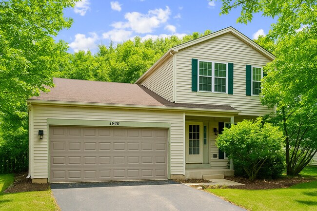 Building Photo - 1940 Somerset Ct