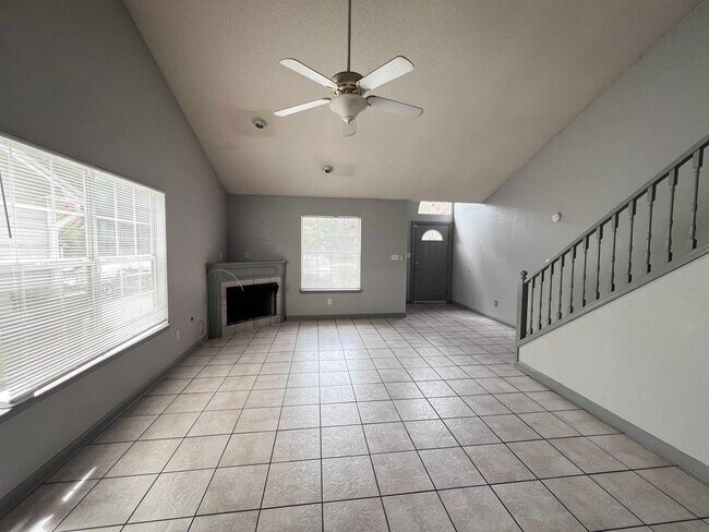 Foto del edificio - 1406 Golden Park Ct