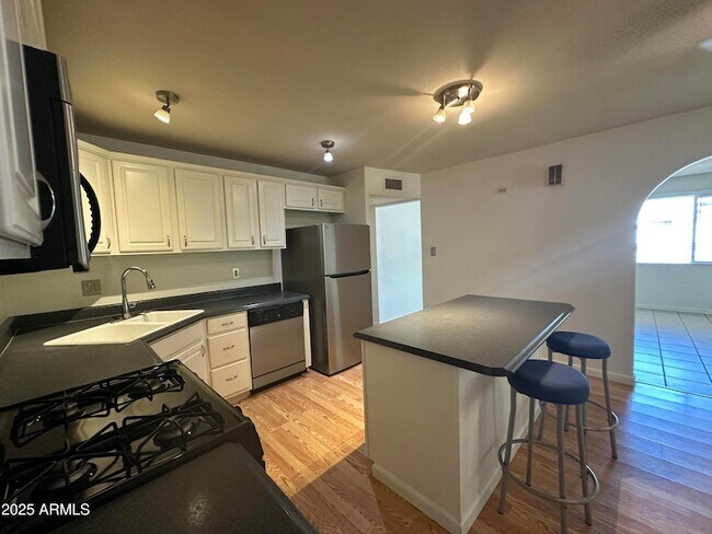 Building Photo - 9414 N 17th St