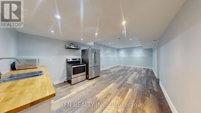 Photo du bâtiment - 1048 Gilmore Ave