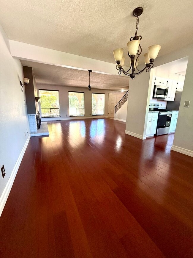 Building Photo - Live Comfortably in Federal Way – 4-Bedroo...