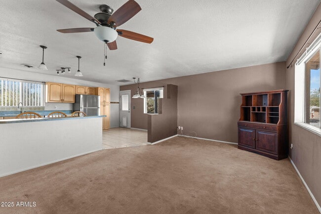 Building Photo - 735 W Hermosa Dr