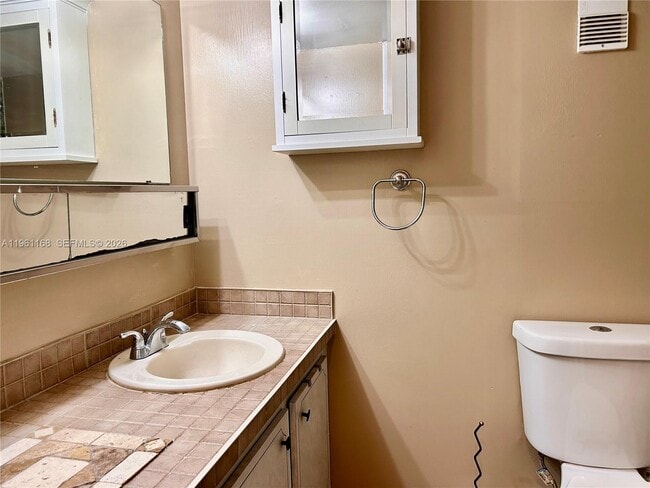 Building Photo - 2761 Taft St