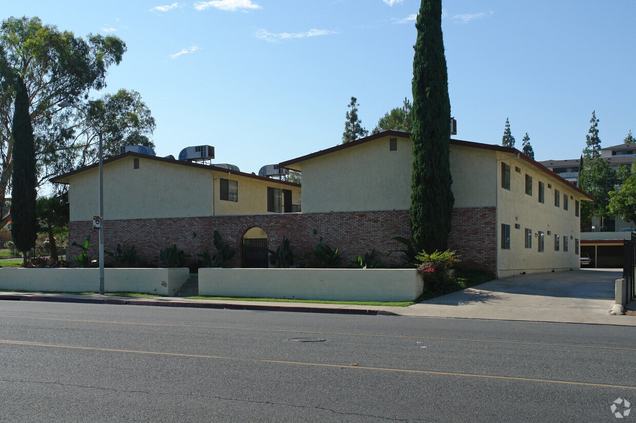 Foto del edificio - 465-469 E Bradley Ave