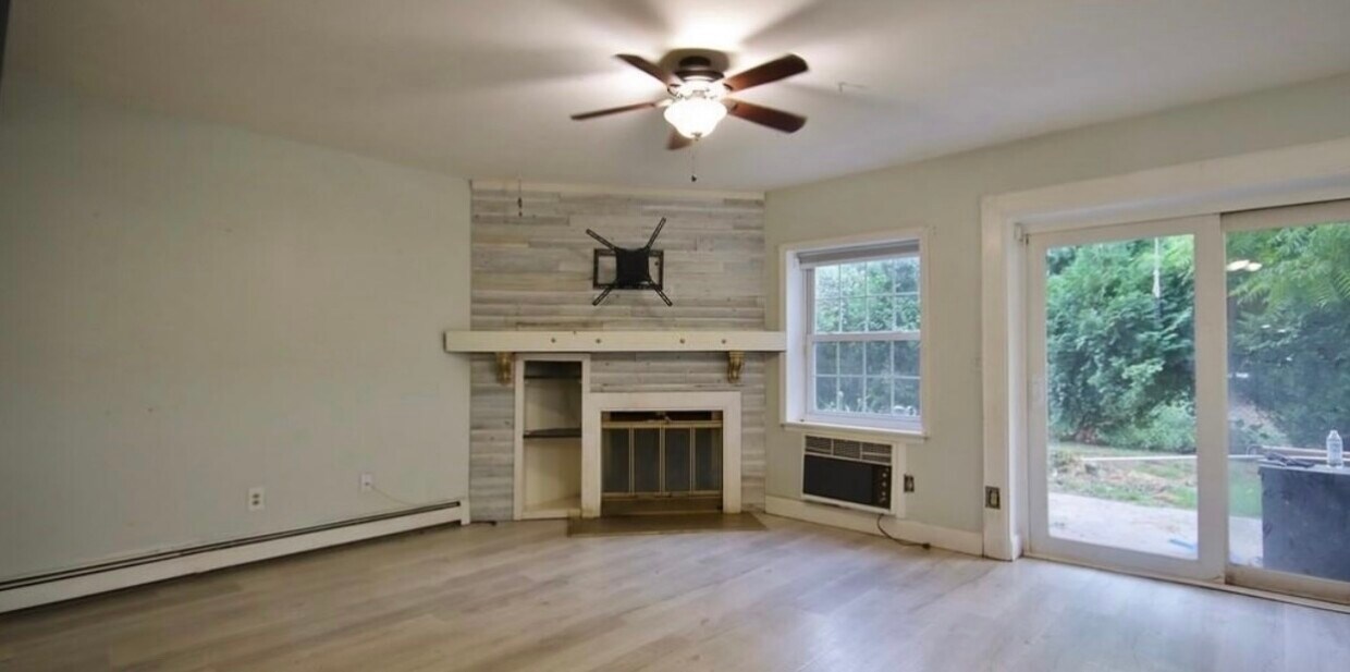 4 Lexington Hl Unit 2, Harriman, NY 10926 Condo for Rent in Harriman