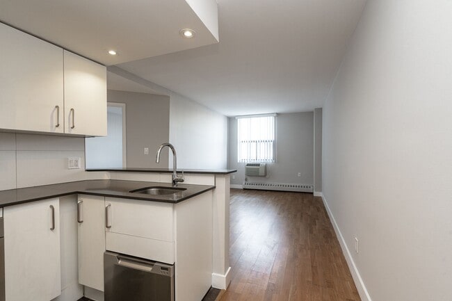 Photo du bâtiment - 798 Richmond Street West