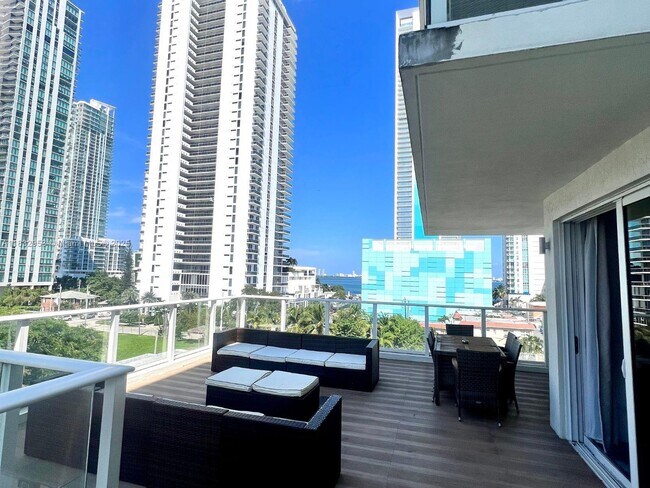 Foto del edificio - 321 NE 26th St