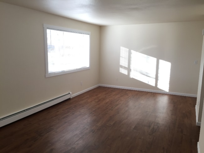 Building Photo - 1416-1422 S Dotsero Dr