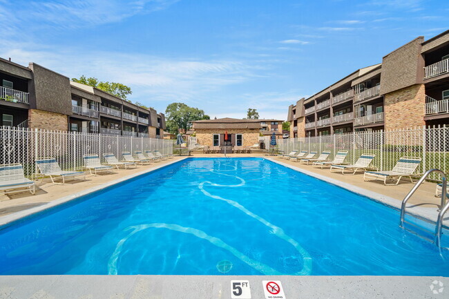 Building Photo - Four Seasons Apartments