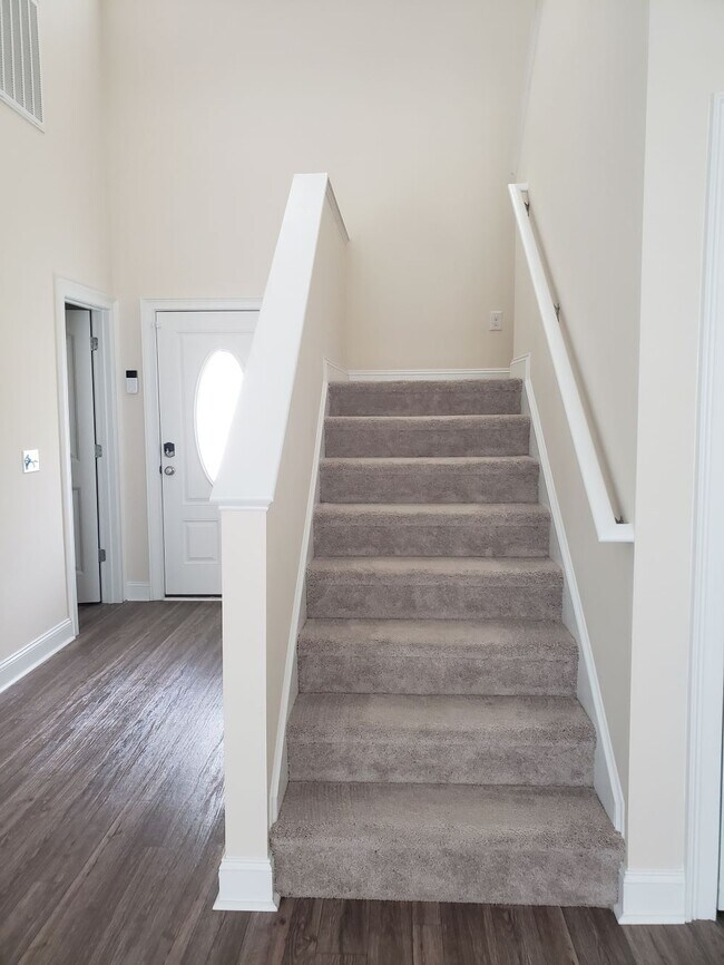 Building Photo - 7096 Oak Grove Rd