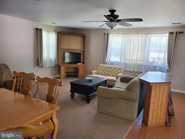 Foto del edificio - 11115 Little Cove Point Rd