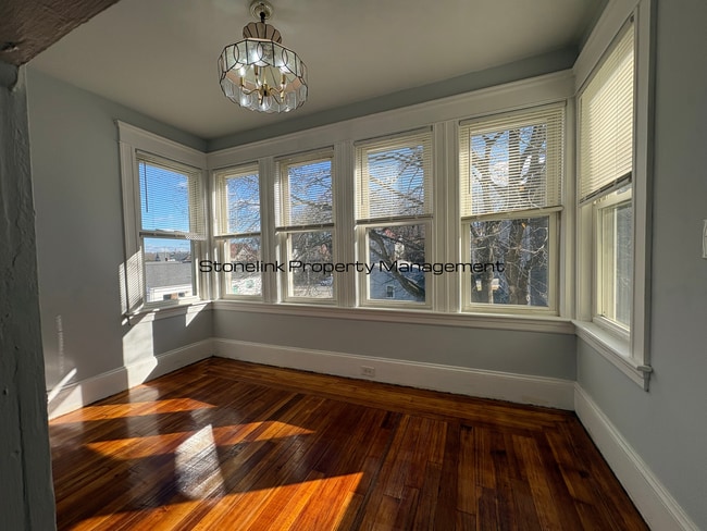 Foto del edificio - 34 Pelletier Ave