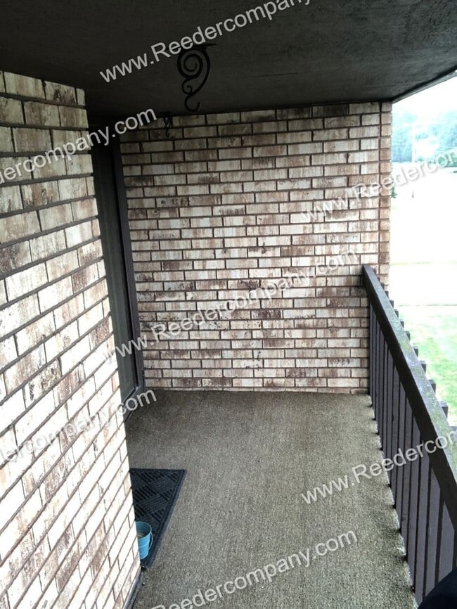 Building Photo - 2 Bedroom / 1 Bath Condo