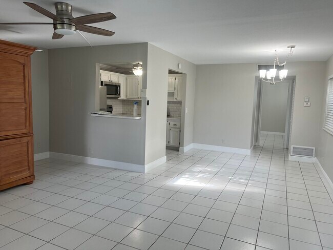 Building Photo - 315 Tuscany Ln