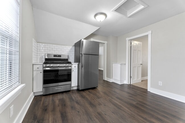 Building Photo - 2474 4th St