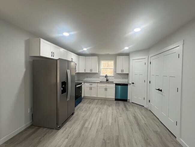 Foto del edificio - 9TH Ave Dr NE 2287-2289