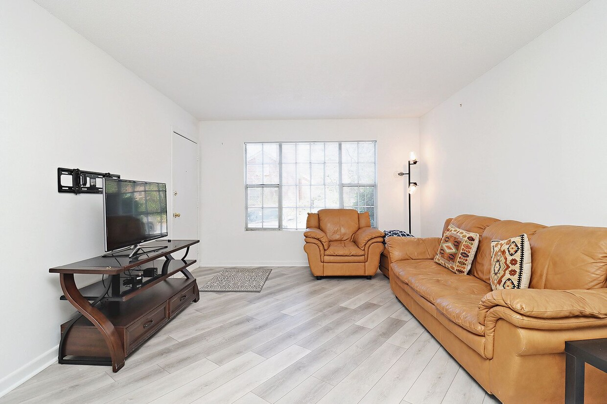 Updated Solomon Court Apartment With Fence... - Updated Solomon Court Apartment With Fence...