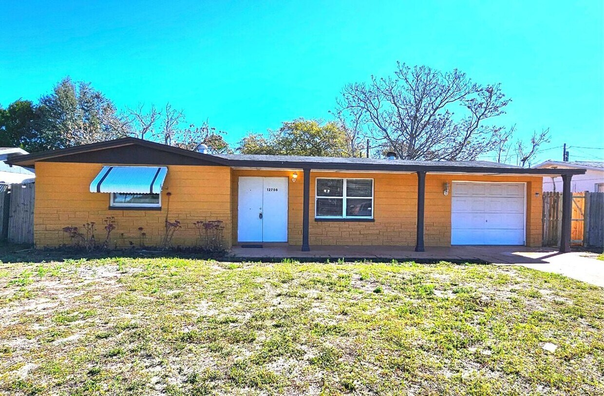 Primary Photo - 2-bedroom, 1-bath home located in the hear...