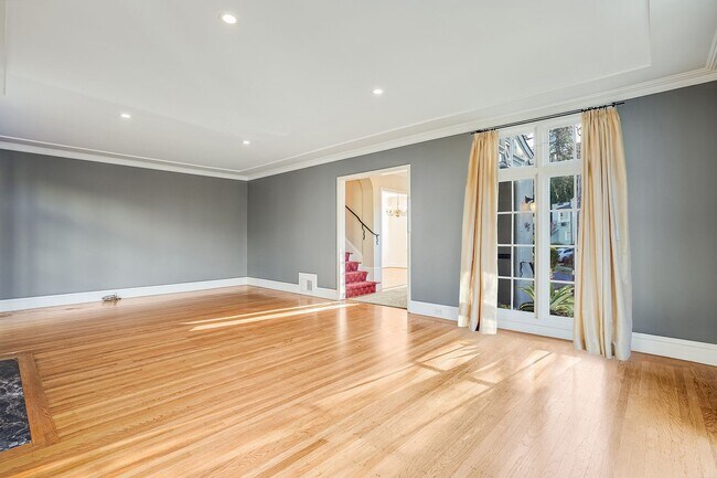 Building Photo - Coveted Piedmont 3+Bedroom Home