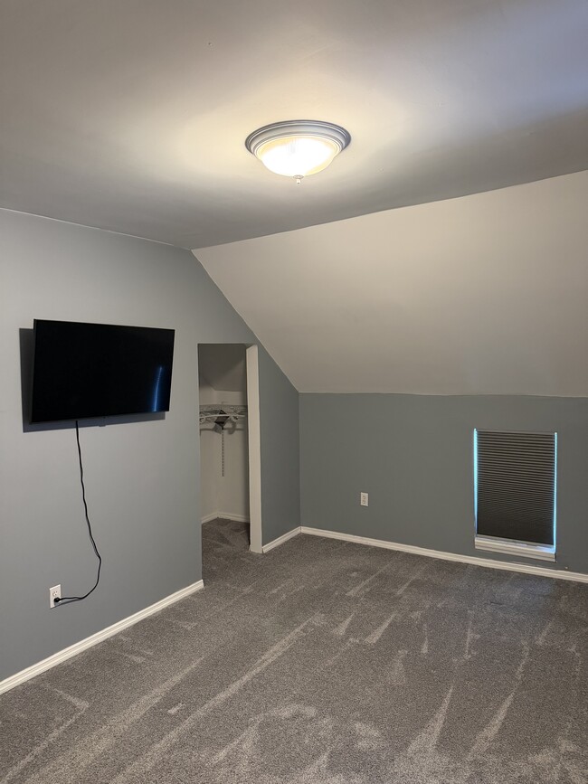 Building Photo - 30 Crans Rd