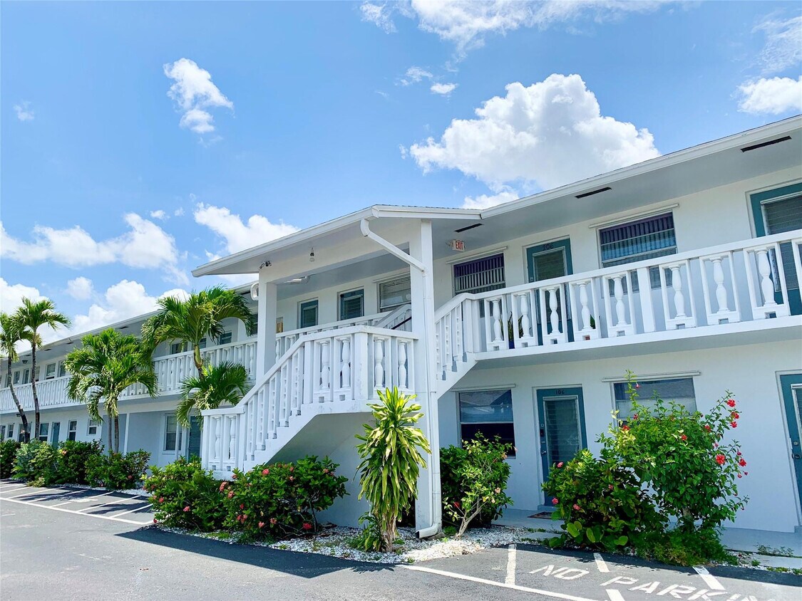 Primary Photo - 6550 Winfield Blvd