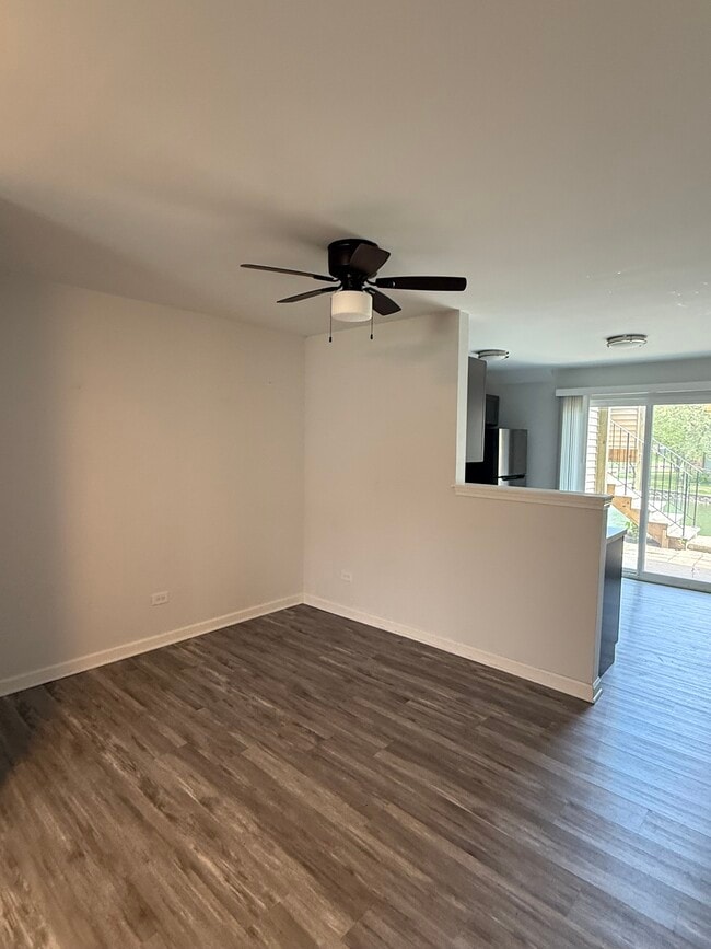 Building Photo - 170 S Waters Edge Dr