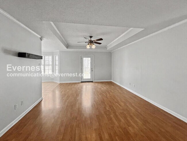 Foto del edificio - 3 Bed, 2 Bath Home with Garage / Pet-Friendly / Vouchers Accepted / Available Now!