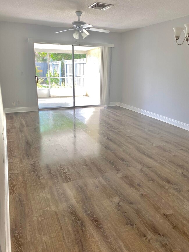 Building Photo - 270 Palmetto Ct
