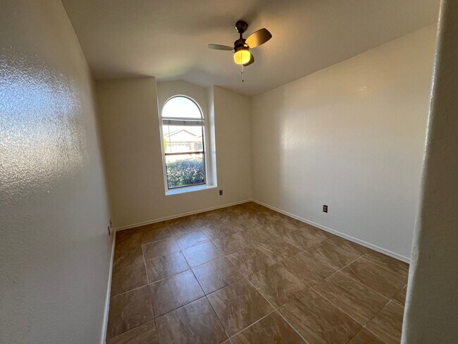 Foto del edificio - EXCELLENT Location!! This house is a three bedroom & two full baths